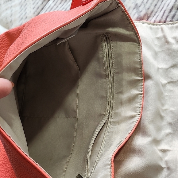 Thirty-One Crossbody Bag in Orange and Black with Stylish Design - Picture 3 of 4